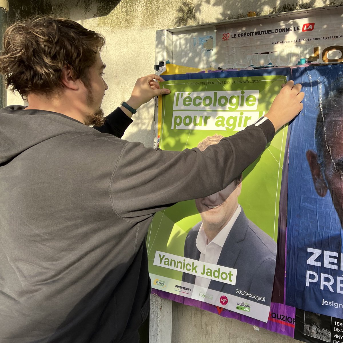WilliamAucant's tweet photo. @JeanMassiet Zéro affection pour ma part, pourtant on adooore coller sur du Z. 💚
Surtout que #lesZ adorent planquer des morceaux de verre derrière les affiches du Z. 
Comme ici 👉 https://t.co/VNZXTZKd9V https://t.co/ueErcT9SKJ