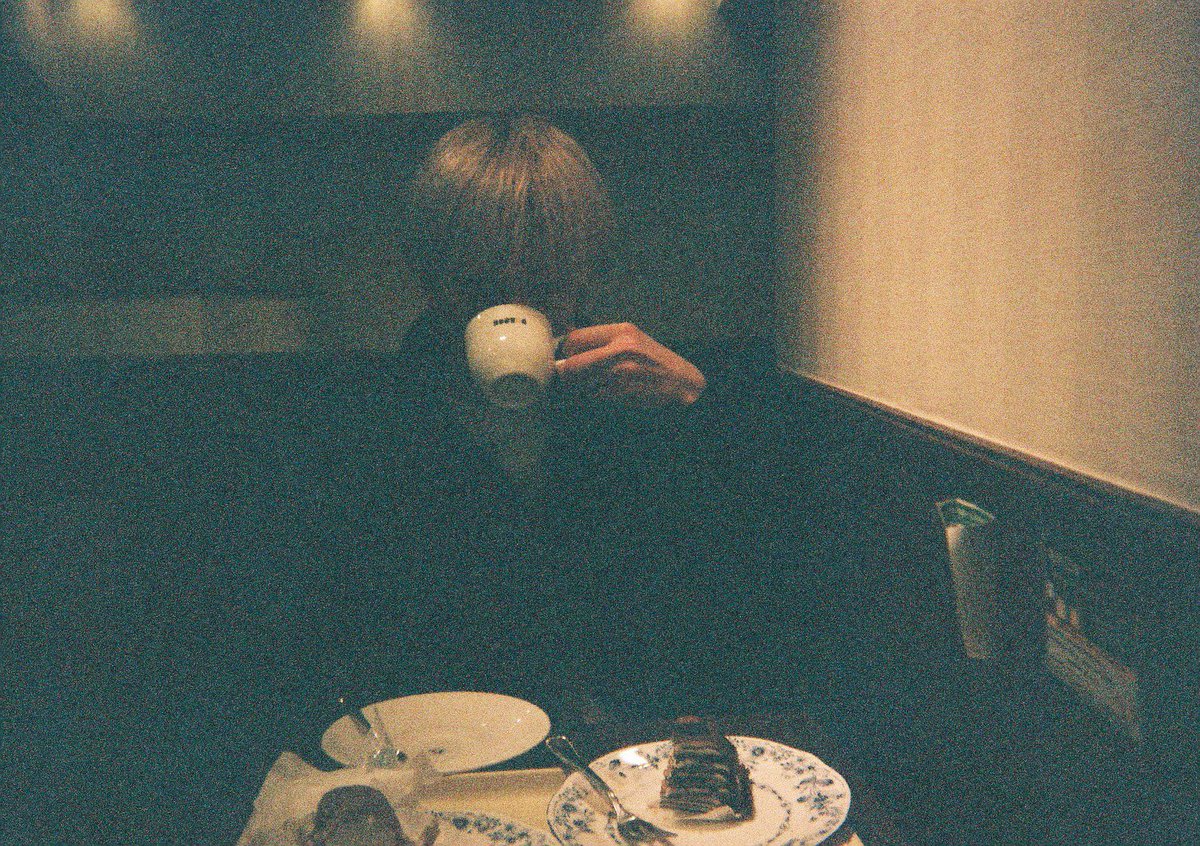 Hn1d82's tweet photo. 週末にビアポンの大会を観に行き
次の日にクリスマスプレゼントで超絶かわいいフィルムカメラを買ってもらいました🤤💗
これからいっぱい写真撮れるの楽しみ！！ https://t.co/uVWlUwelUY
