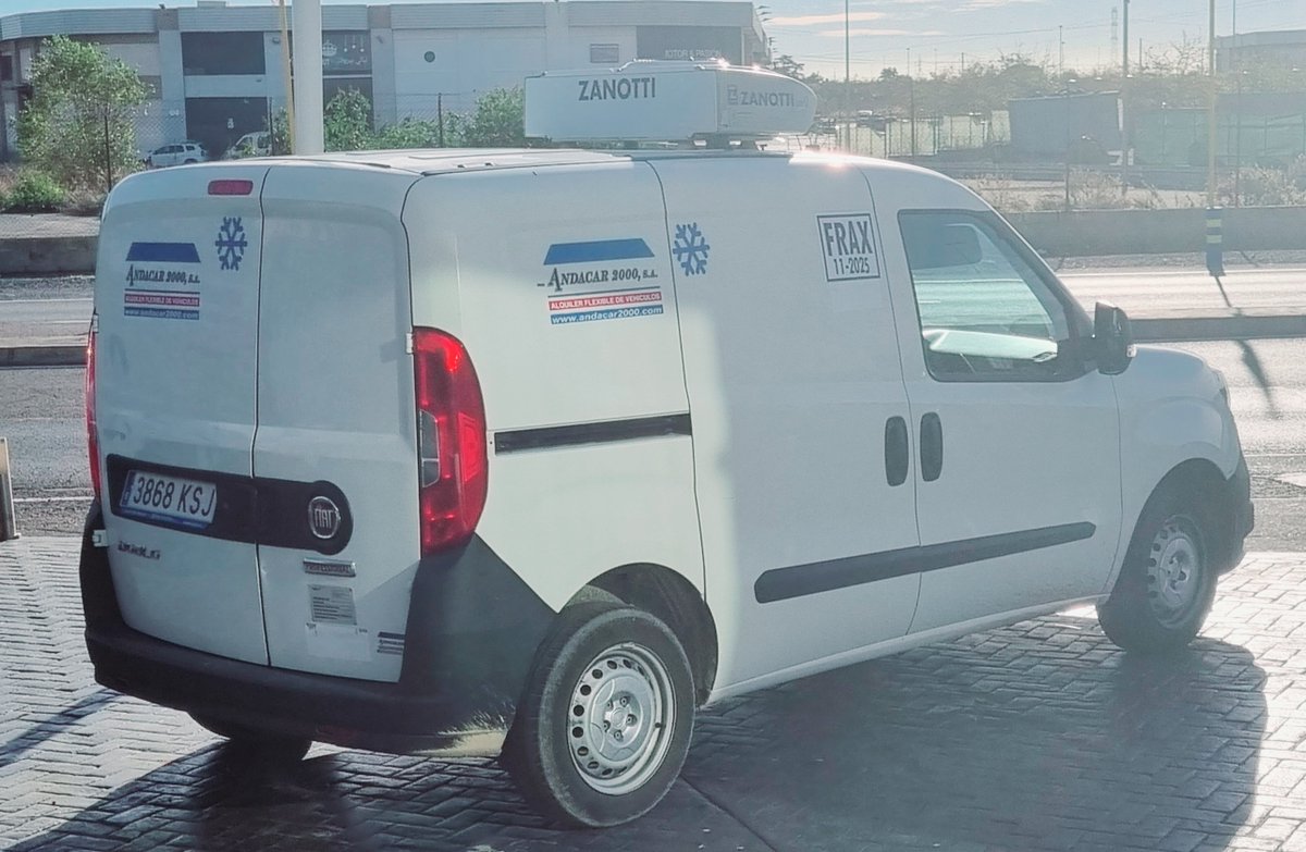 ANDACAR2000SA's tweet photo. Descubre nuestras Furgonetas y furgones  isotermos y con equipo de frío para negocios que necesiten  transportar su mercancía con temperatura controlada.#frio #renting #andacar #furgonetas #alquiler https://t.co/kwC4DawaMB