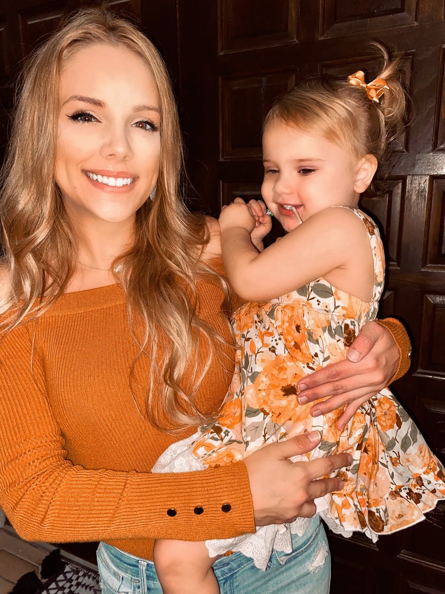 _summerstanton's tweet photo. Thanksgiving &amp; Christmas pics🥰 https://t.co/8Szu9AyIJt