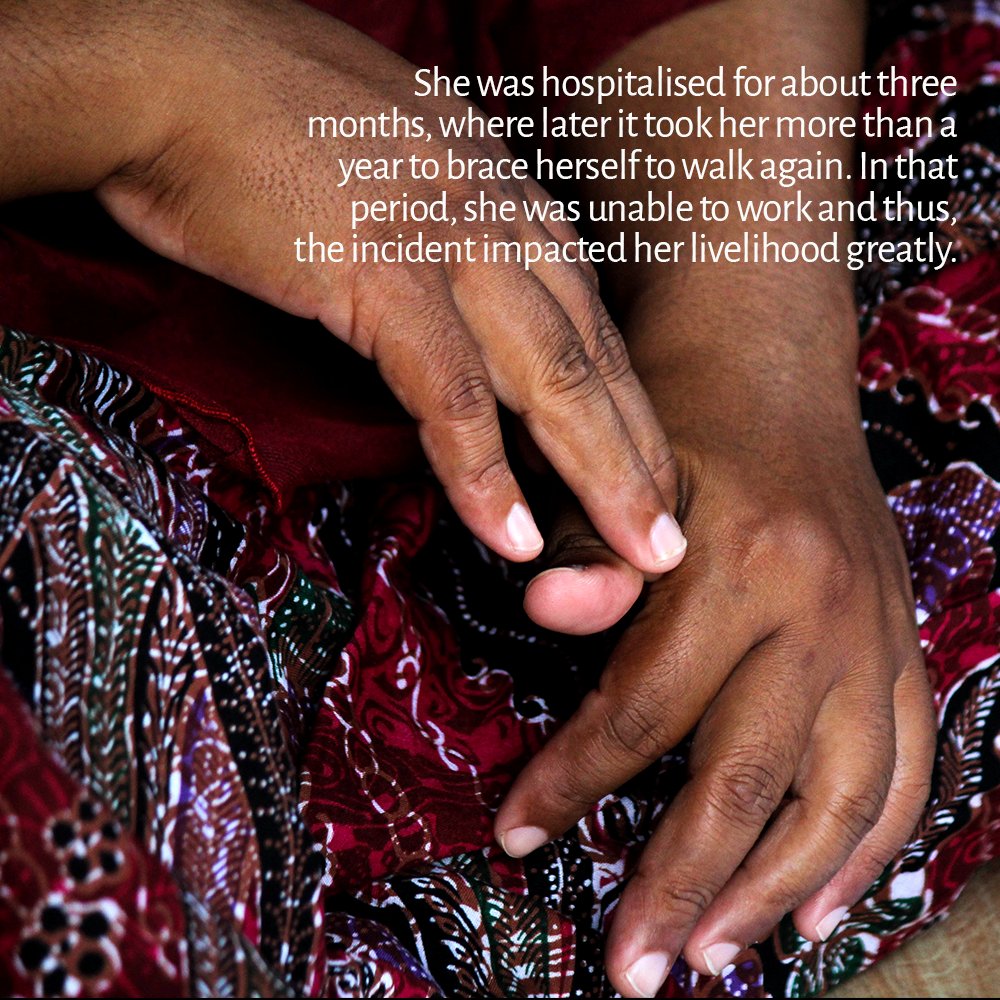 #WomenSurviving A photo story from Pattani, #Thailand

Fatemoh was selling water in a market in #Pattani, when an explosion happened in 2013. 

"About one o'clock in the afternoon, I was walking across the street with my 9-year-old to order lunch."

#16Days #GenderJustice