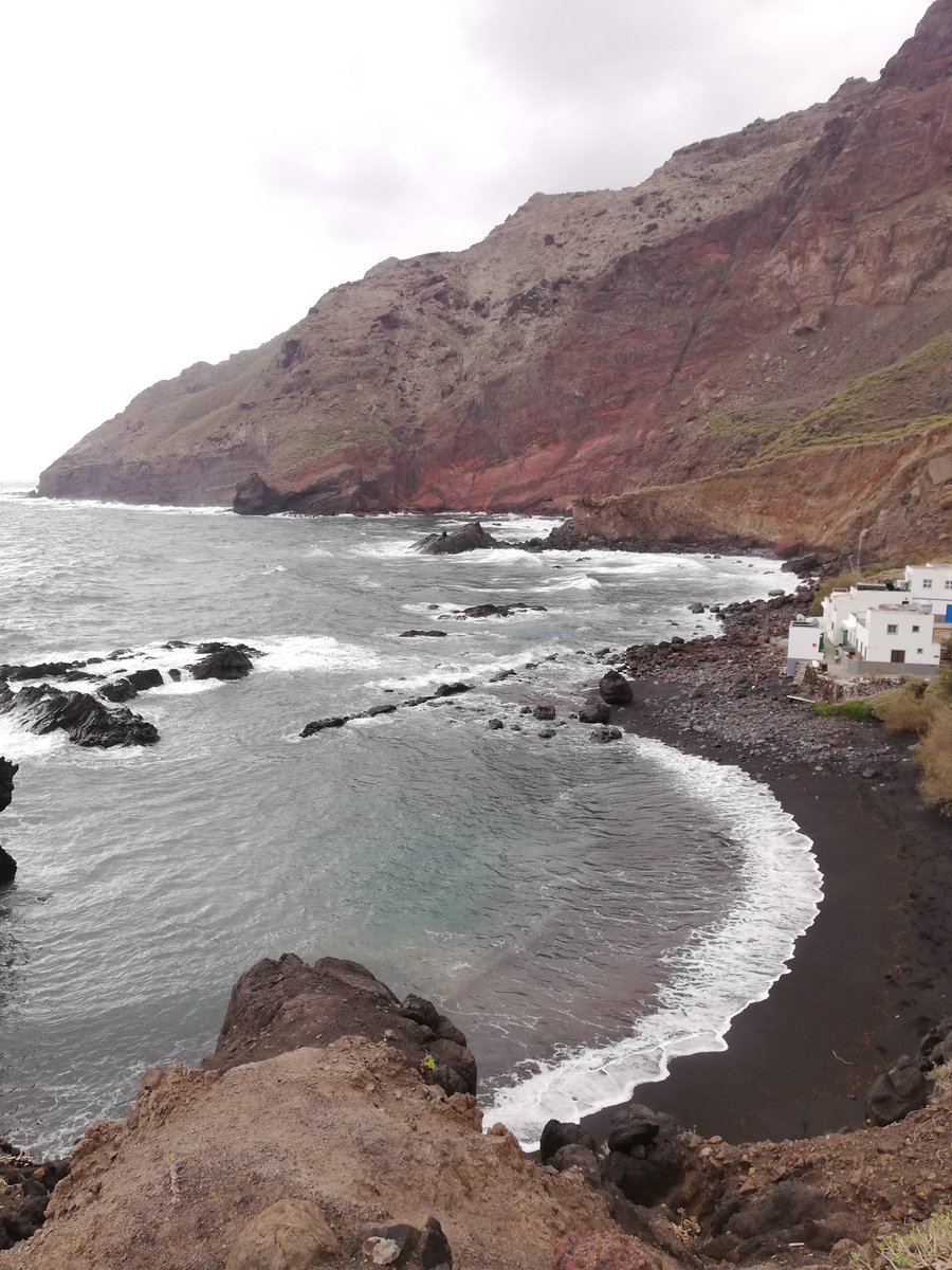 volandocanarias's tweet photo. #Tenerife, paraíso para los amantes del senderismo, ofrece maravillosas rutas como esta desde #Chamorga hasta #RoqueBermejo
Ruta con un desnivel importante y una belleza incomparable aún en estos días grises de invierno.
#Anaga @VisitTenerifeES @santacruz_ayto https://t.co/0LFTkGVxMF