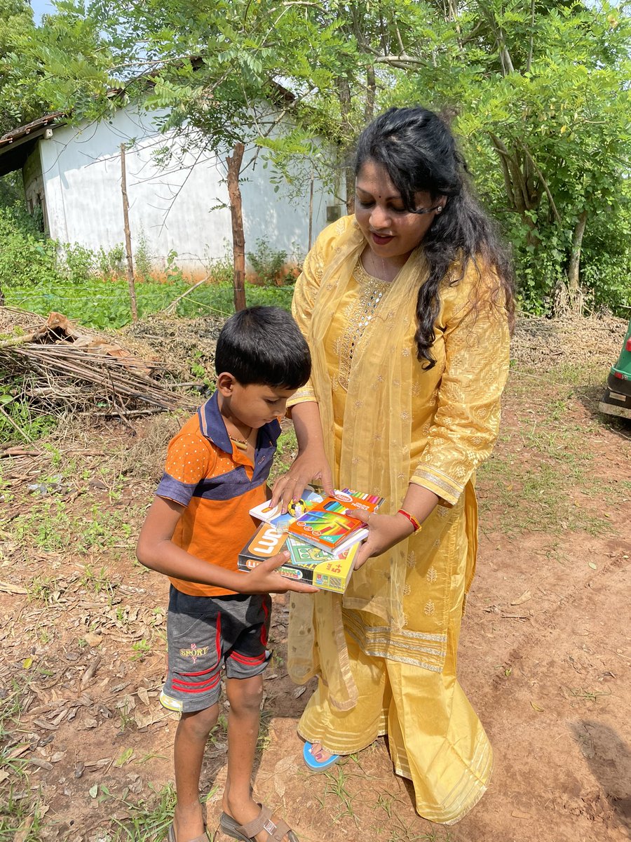 KALIARULAR_EROS's tweet photo. Today 7-12-2021 #Food & Children’s #Gifts Distributed In #Kannaddi Behalf Of #ARULAR To #KannaddiFarm Residents. For #ARULAR’s 2nd Anniversary Of Him Passing 3-12-2019. #WeMissYouARULAR 🙏🏽.
#KaliArulpragasam #DaughterOfARULAR 💫#ARULARRemembrance #ARULARLegacy #DaughterOfEros https://t.co/nMZHnPIssw