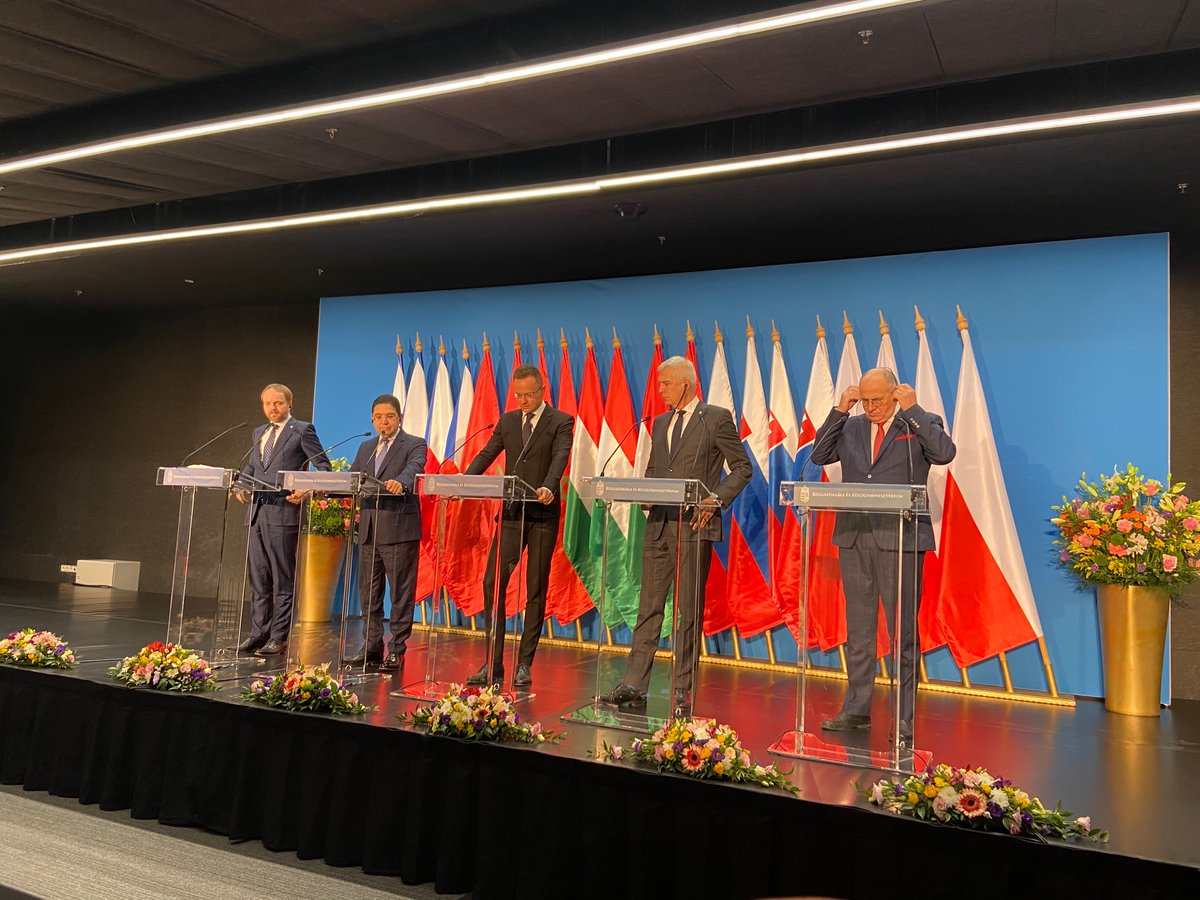 V4_PRES's tweet photo. Press conf. following the 1️⃣st ever #V4+Morocco🇲🇦 Foreign Ministers’ meeting at the #PuskasArena🏟 in #Budapest.

Morocco is a key player in regional #stability &amp; an important partner in defending the borders of Europe against illegal #migration &amp; #terrorism.

#RechargingEurope https://t.co/tpjLSfGmHi