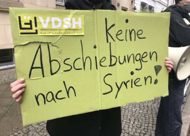 SyriaNotSafe's tweet photo. (1/5) Kommt der Bundes-#abschiebestopp für #syrien?

Im #koalitionsvertrag haben sich #spd, #grüne und #fdp darauf geeinigt, dass sie einen „temporären nationalen Abschiebestopp“ einführen wollen. https://t.co/Uw1D9F7sxa