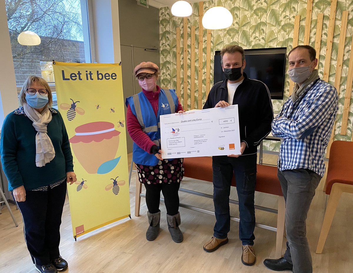 Grâce au miel #LetItBee d’#Orange,  un don a été fait pour l’association <a href="/SecoursPop/">Secours populaire</a> à #Lannion ce jour. Ce don servira aux familles dans le besoin #LifeAtOrange #Solidarité #RSE