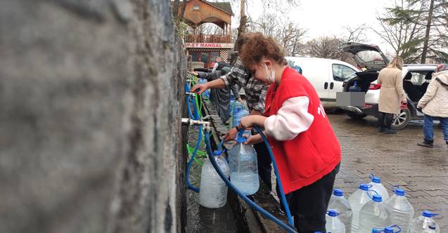 Uludağ'dan gelen ucuz ve doğal kaynak suyu

bursaanaliz.com/bursa-son-daki…

#Yıldırımilçesi #Hamamlıkızıkköyü #doğalkaynaksuyu #Uludağ