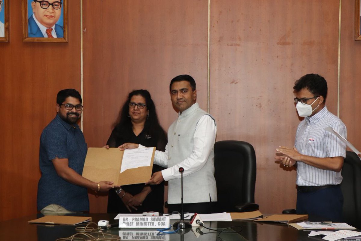 DrPramodPSawant's tweet photo. Distributed Funds under the State IT Policy, in presence of Goa IT Minister Smt. @SmtJMOfficial at the Secretariat, Porvorim. The State IT Policy focuses on Infrastructure Development, Fiscal Incentives &amp; Human Resource Development. https://t.co/0dkwz7sL8g