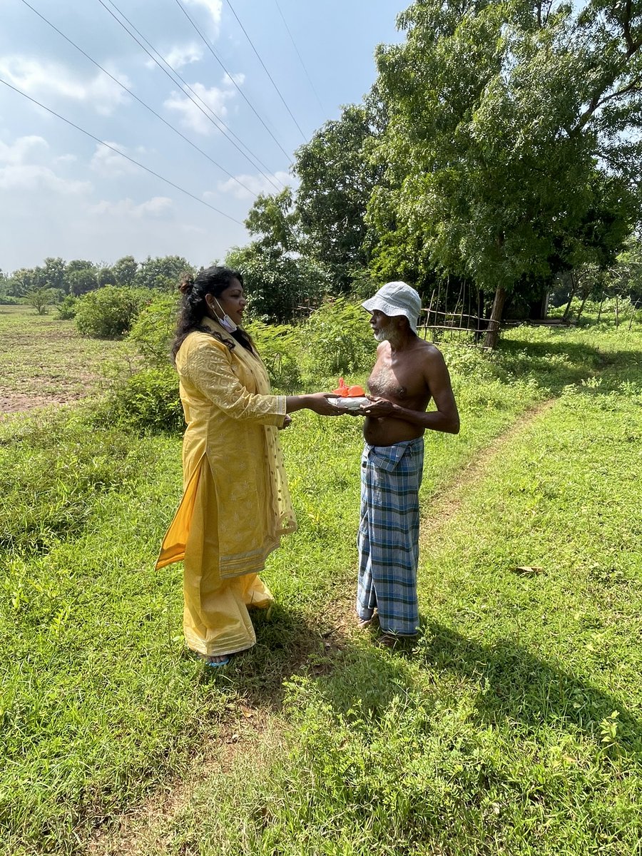 KALIARULAR_EROS's tweet photo. Today 7-12-2021 #Food & Children’s #Gifts Distributed In #Kannaddi Behalf Of #ARULAR To #KannaddiFarm Residents. For #ARULAR’s 2nd Anniversary Of Him Passing 3-12-2019. #WeMissYouARULAR 🙏🏽.
#KaliArulpragasam #DaughterOfARULAR 💫#ARULARRemembrance #ARULARLegacy #DaughterOfEros https://t.co/2dnvSMUgd9