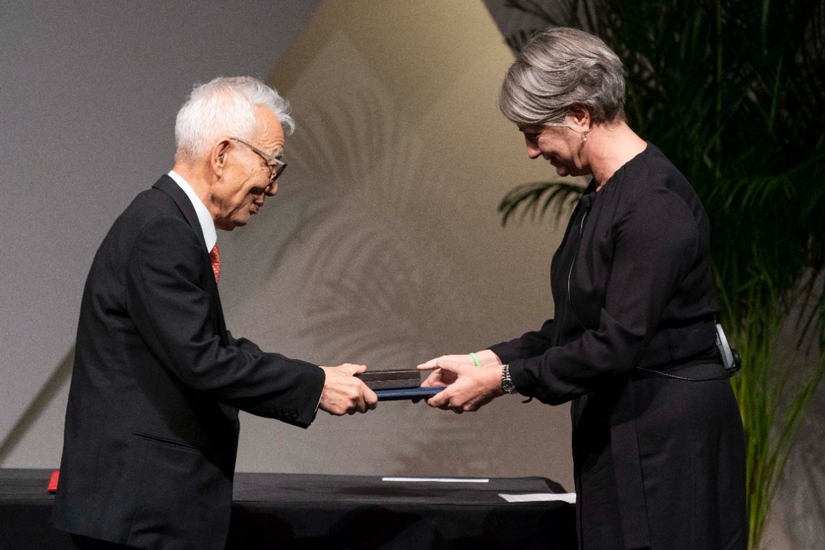 IndiaAheadNews's tweet photo. #Washington: #SyukuroManabe receives #NobelPrize in Physics from #KarinOlofsdotter Ambassador of Sweden to the United States during a ceremonial presentation at the National Academy of Sciences
@SWEambUSA https://t.co/fpB0enIgzs