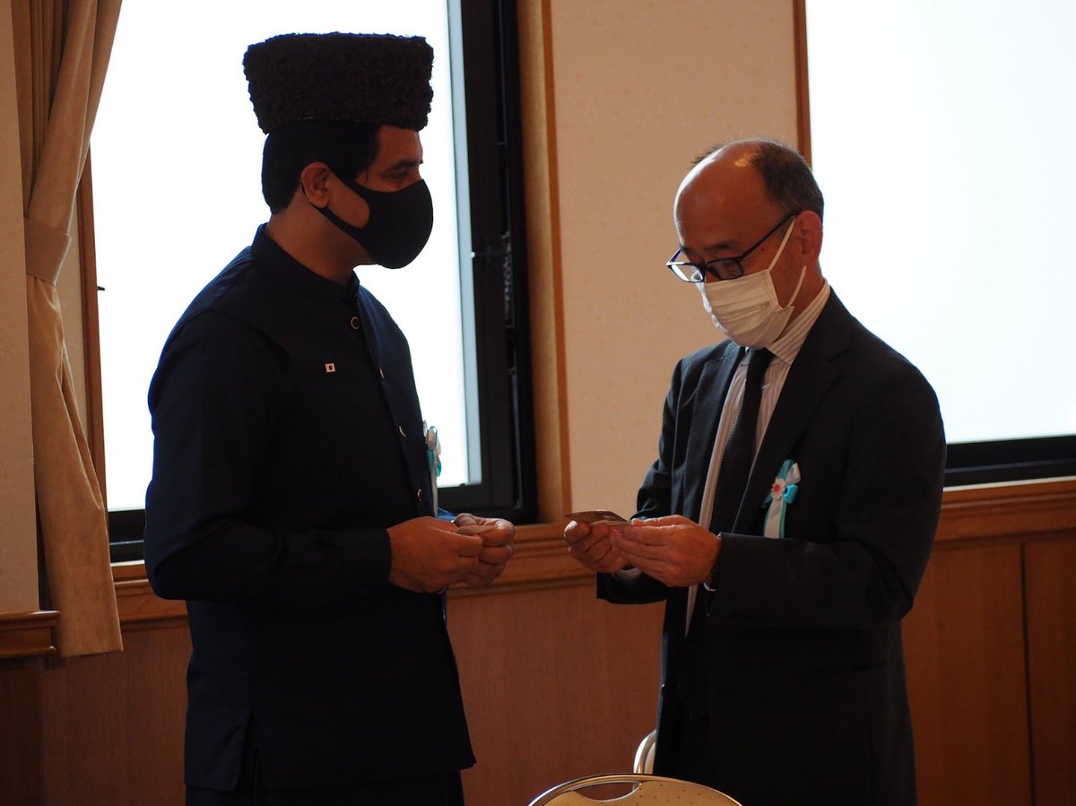 AneesReisu's tweet photo. Moreover, at the end of the year it works as reminder of the hundreds of people you have met throughout the year.
#MuslimsInJapan https://t.co/oIF5McF53i