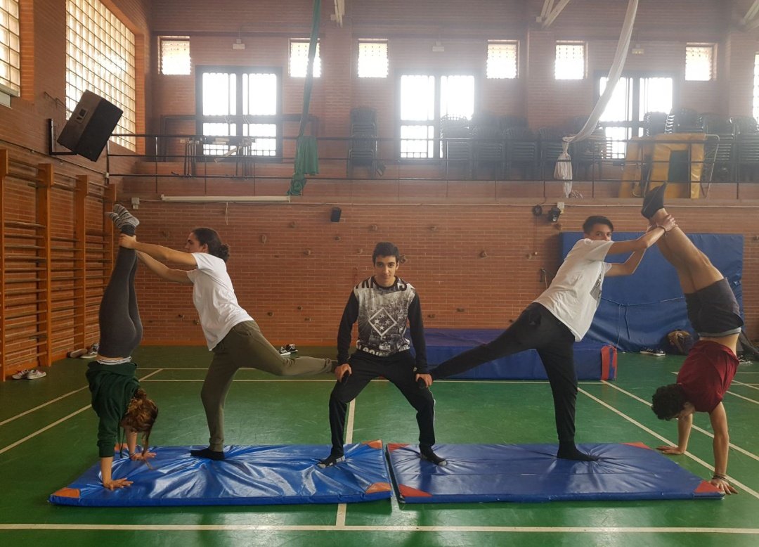 Los de élite en el instituto // yo en el instituto