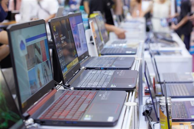 DIGITIMES_EN's tweet photo. Notebook ODMs mull plans to set up assembly lines in Europe #CompalElectronics #electronics #Europe #Foxconn #ICTmanufacturing #Inventec #IT #CE #Mexico #notebook #PC #CE #QuantaComputer #server #Server #IPC #cloudcomputing #DIGITIMES https://t.co/dNGGlxwah7 https://t.co/leDGMF7Mfn