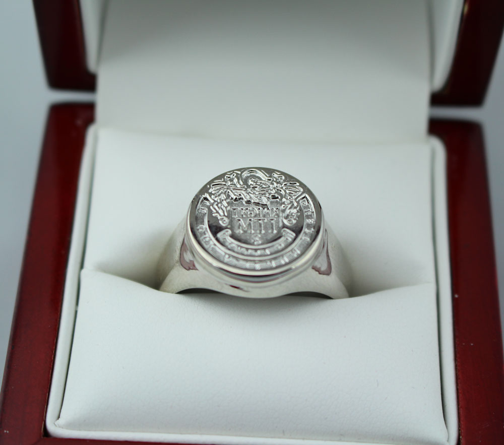 The Special Edition .925 Sterling Silver knight rings are soo very close to going to production. Trifecta of 18K Gold plated, Black Rhodium, White Gold available. Join the waitlist at bit.ly/2ZEP9EE