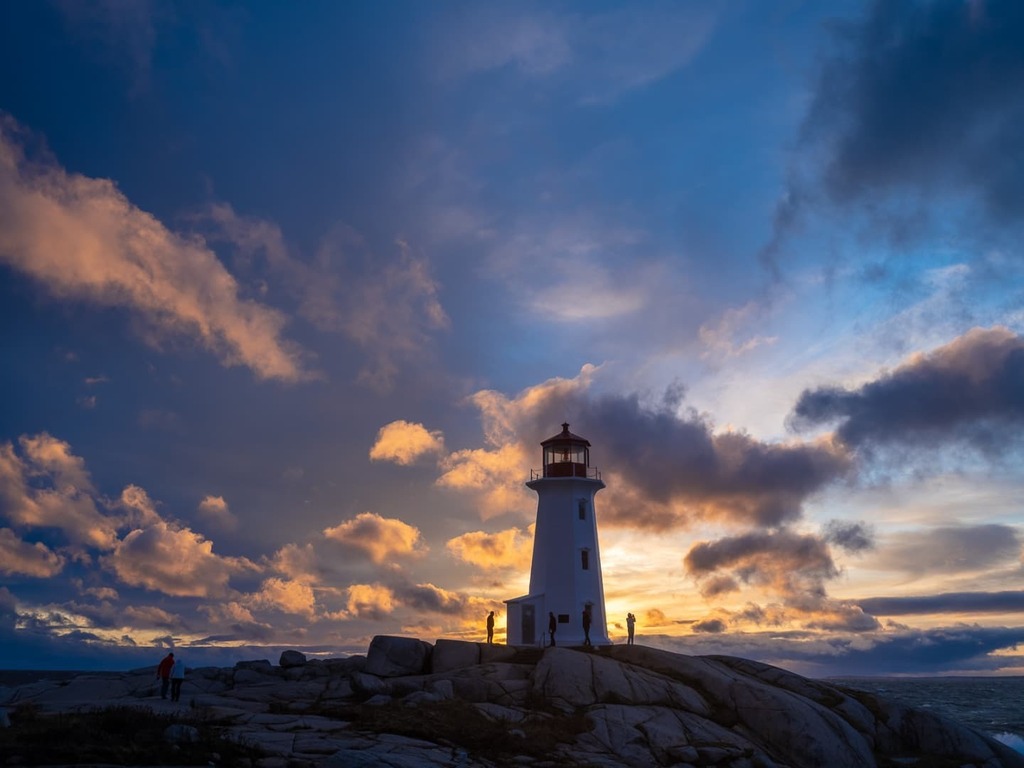 marvin_moore's tweet photo. Saturday at Peggy's Cove. Heavy wind and brilliant light.

#fujigfx100s , #peggyscove #lighthouse #novascotia #southshore https://t.co/XbVGyB33kr https://t.co/zUrxO59f1M