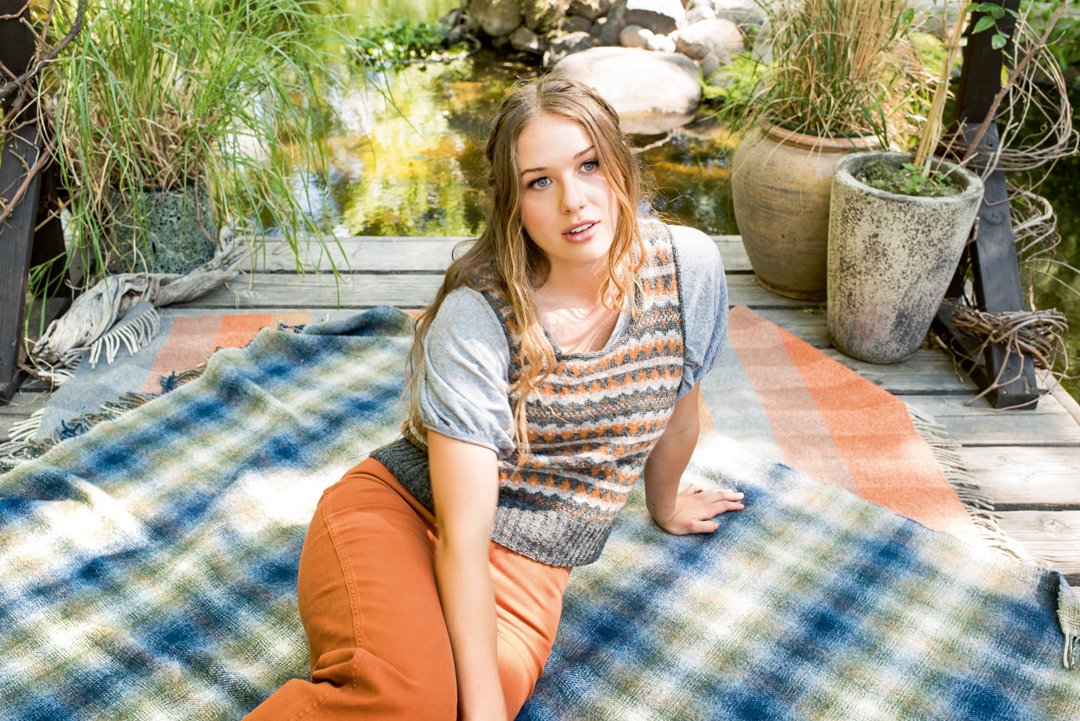 pompommag's tweet photo. Willapund is one of those projects where the ‘wrong’ side still looks right - swipe to peep at the inside of the vest! 👌🏽 The pattern instructions for this design can be found in The Shetland Trader, Book Three: Heritage by Gudrun Johnston.
#KnittingTwitter #PomPomPress https://t.co/edRWInWsnX
