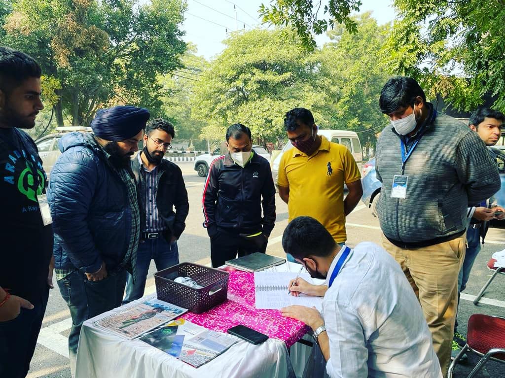 TeamAradhana's tweet photo. Blood donation camp organised by our Team Aradhana-A Ray of hope ( AAROH).
While AAROH members facilitated the process, kids being tutored by us gave moral support to the donors and at times, explained the importance of such events to the passers-by.
#jammungo
#blooddonationcamp https://t.co/rKPVZ2SuvS
