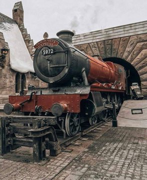 TheHPfacts's tweet photo. Happiest place on earth does exist and it's called Harry Potter theme park https://t.co/cvKW4cFFmj