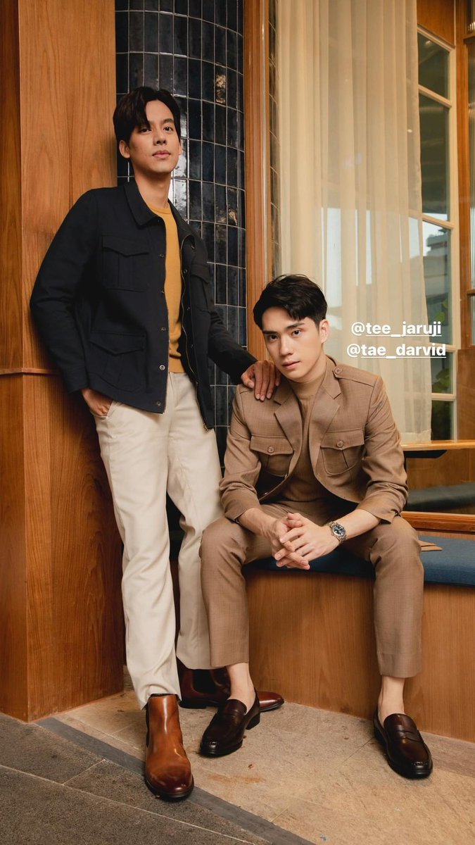 TEePlayRoom's tweet photo. [2021.11.30] IG : kennethcoleth

"Rock any style you like with Kenneth Cole. Spotted Khun @Tee_jaruji with Micah Slip On and Khun @Tae_darvid with Tully Chelsea Boots."

#TEeThanapon #ตี๋ธนพล
#TaeDarvid
#TECHNICOLE #KennethColeTH https://t.co/AUciQIDcoe