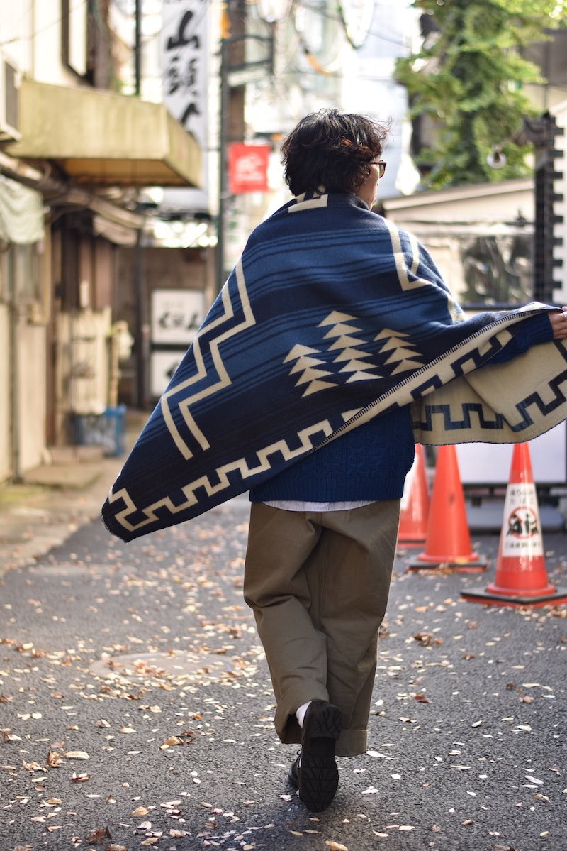 SMACLO's tweet photo. ポンチョにもなるブランケット。こんなアイテムを日常的に使いこなすのがオシャレさんだと思います。https://t.co/D9l9AMJfNY
#pherrows #basshu #poncho #smaclo #ポンチョ #ブランケット #バッシュ #フェローズ https://t.co/UhXAVJfK56