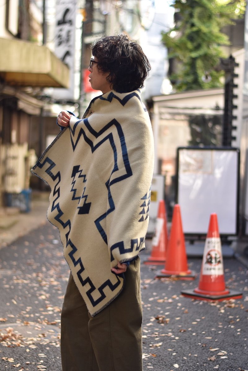 SMACLO's tweet photo. ポンチョにもなるブランケット。こんなアイテムを日常的に使いこなすのがオシャレさんだと思います。https://t.co/D9l9AMJfNY
#pherrows #basshu #poncho #smaclo #ポンチョ #ブランケット #バッシュ #フェローズ https://t.co/UhXAVJfK56