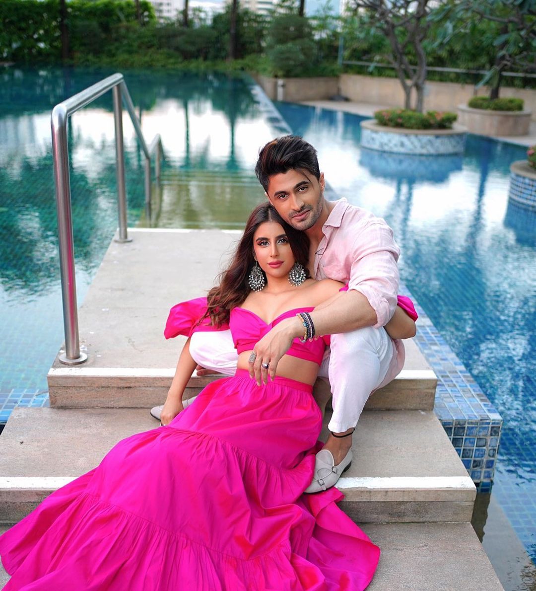 ETimesTV's tweet photo. Looking like a charm together ❤🧿

📸 @Mieshaiyer05 @RealIeshaan 

#biggboss #biggboss15 #mieshaiyer #ieshaansehgal #mieshaan #couple #love #blessed #tvcelebs #tvcelebrity #tvcelebrities #television #televisionactor #etimestv https://t.co/fWiRRjYBm7