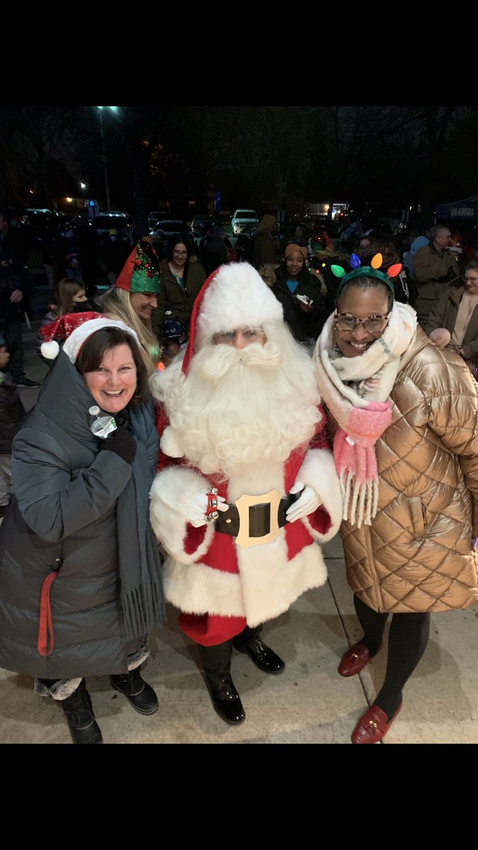 Luvmydragons's tweet photo. Celebrating the holiday season with our Annual Christmas Lighting festivities! The weather is cold but our hearts are warmed by the sounds of the Clintondale Middle School Choir and Santa! @clintondalesch #ClintondaleCares https://t.co/0QZW2jq1XF