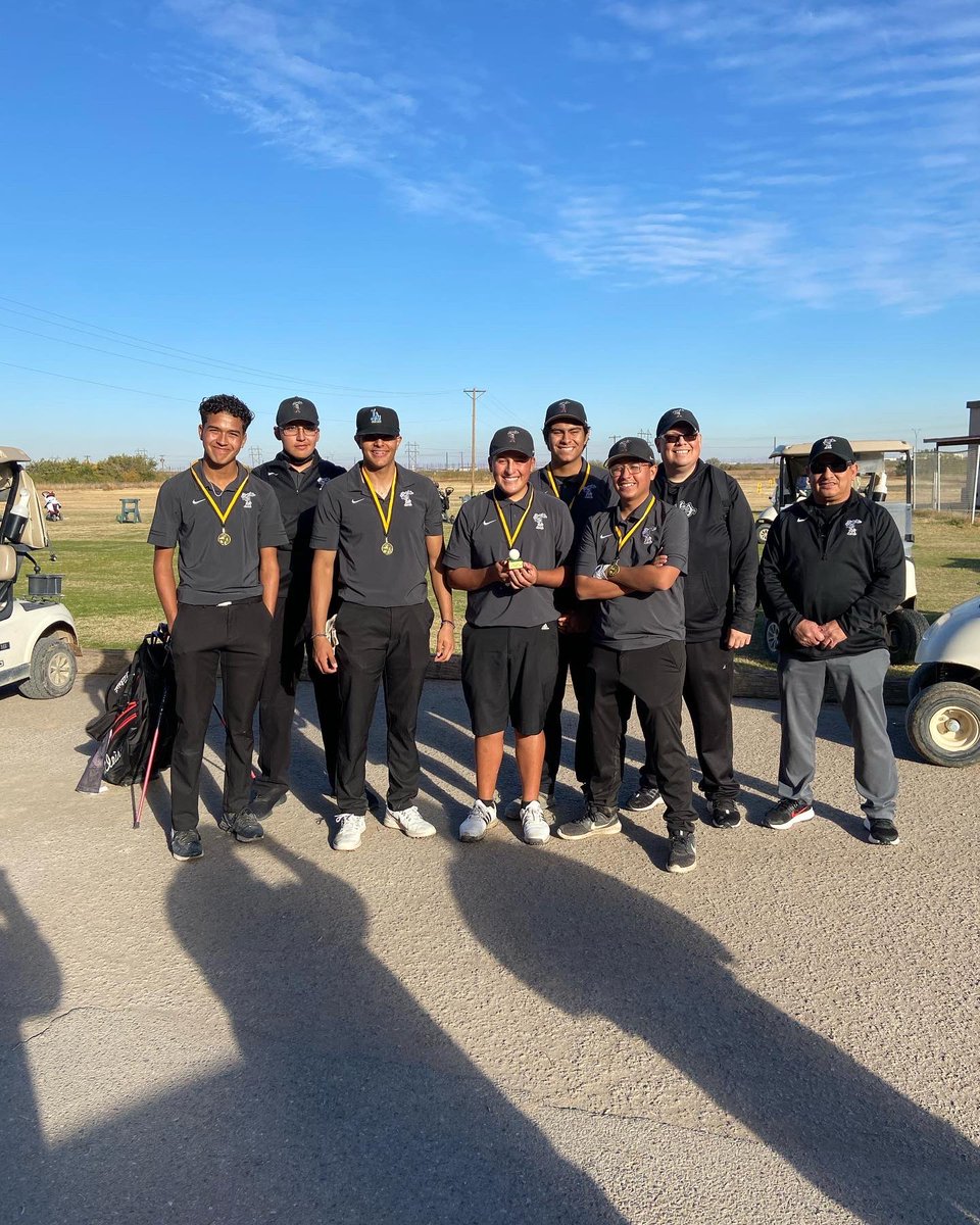 HanksGolf95's tweet photo. The Hanks Boys Varsity Golf Team take 1st place at the Parkland Tournament at Underwood Golf Course. #kingdomofchampions https://t.co/zHpuSc6EIV