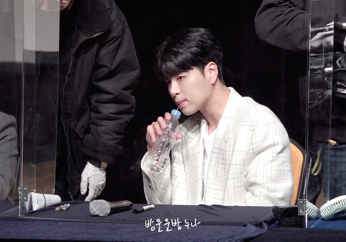 k_oojunhoe's tweet photo. As everything goes well that day, I met iKONIC wearing my best and most comfortable attire. Hence, I also straighten my hair to keep it looking neat and good-looking. Even though we meet in person, we always try to comply with existing health protocols. https://t.co/fF9lCIqHLt