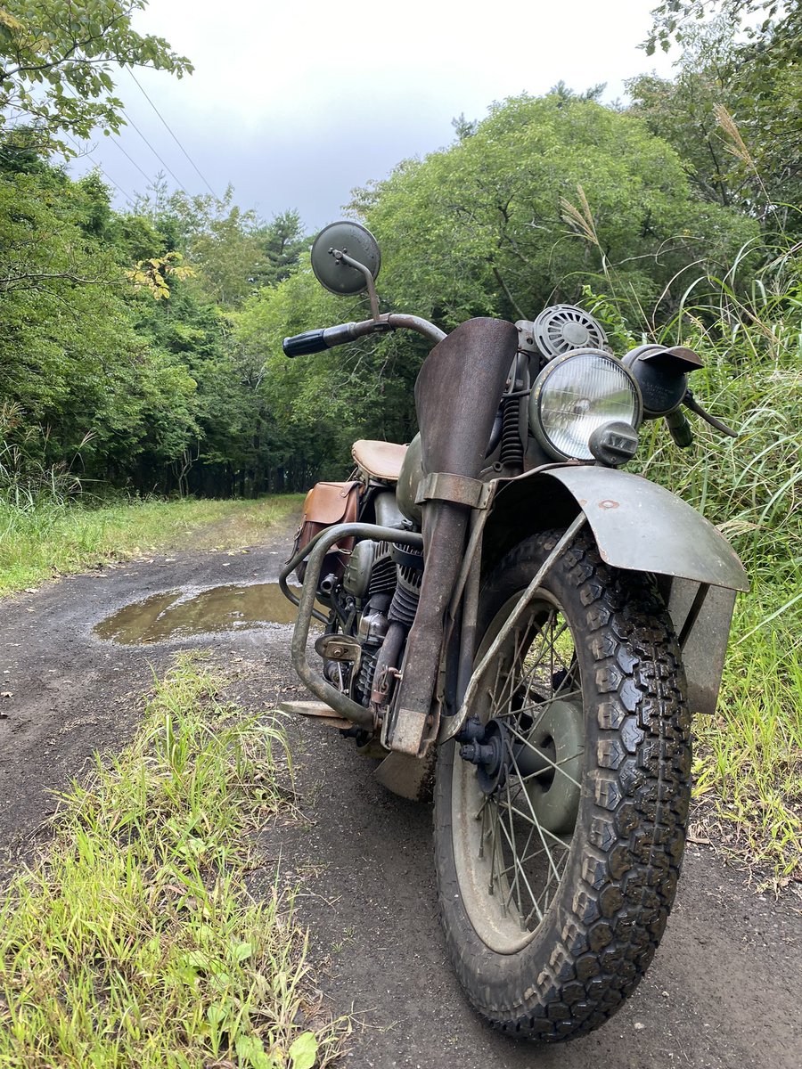 古いバイクに乗ってます と言うと どれくらい古いのですか となるので 空にゼロ戦が飛んで海に戦艦大和が浮かんでる頃です と言ってます Togetter