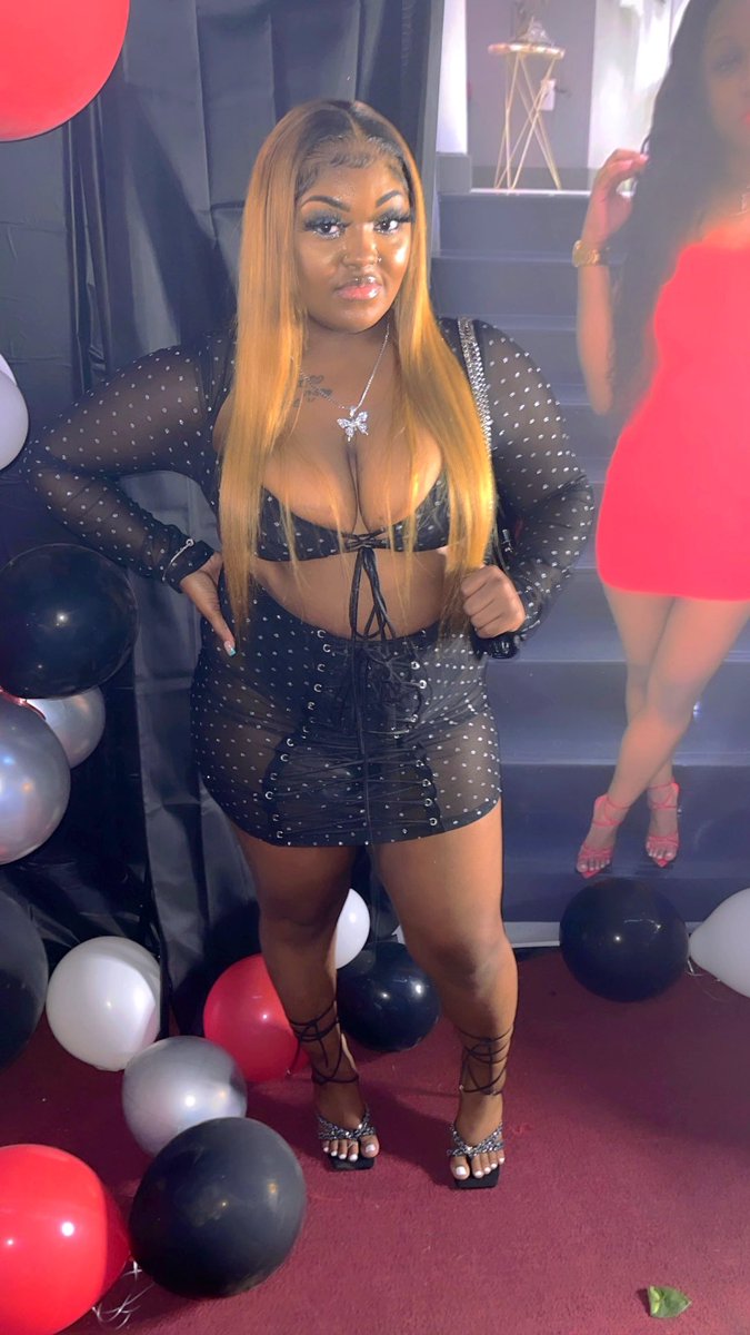 prettyliyahhhhh's tweet photo. 𝗜𝘁’𝘀 𝗷𝘂𝘀𝘁 𝘀𝗼𝗺𝗲𝘁𝗵𝗶𝗻𝗴 𝗮𝗯𝗼𝘂𝘁 𝗺𝗲 𝘄𝗶𝘁𝗵 𝗯𝗹𝗮𝗰𝗸 𝗼𝗻 😫🥺🖤 𝗦𝗼𝗼𝗼𝗼 𝗳.𝗰𝗸𝗶𝗻𝗴 𝗣𝗿𝗲𝘁𝘁𝘆 👅🗝 https://t.co/So0Y1ENFg1