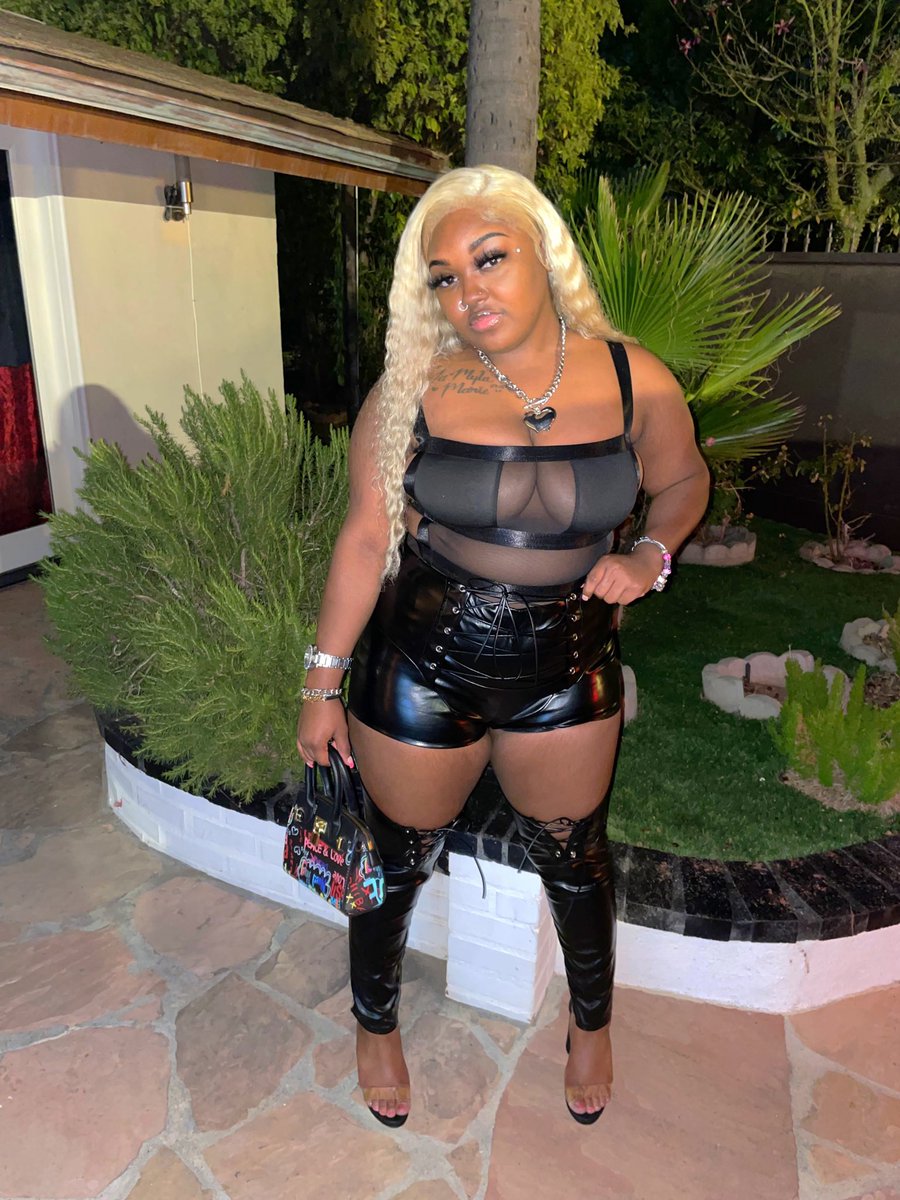 prettyliyahhhhh's tweet photo. 𝗜𝘁’𝘀 𝗷𝘂𝘀𝘁 𝘀𝗼𝗺𝗲𝘁𝗵𝗶𝗻𝗴 𝗮𝗯𝗼𝘂𝘁 𝗺𝗲 𝘄𝗶𝘁𝗵 𝗯𝗹𝗮𝗰𝗸 𝗼𝗻 😫🥺🖤 𝗦𝗼𝗼𝗼𝗼 𝗳.𝗰𝗸𝗶𝗻𝗴 𝗣𝗿𝗲𝘁𝘁𝘆 👅🗝 https://t.co/So0Y1ENFg1