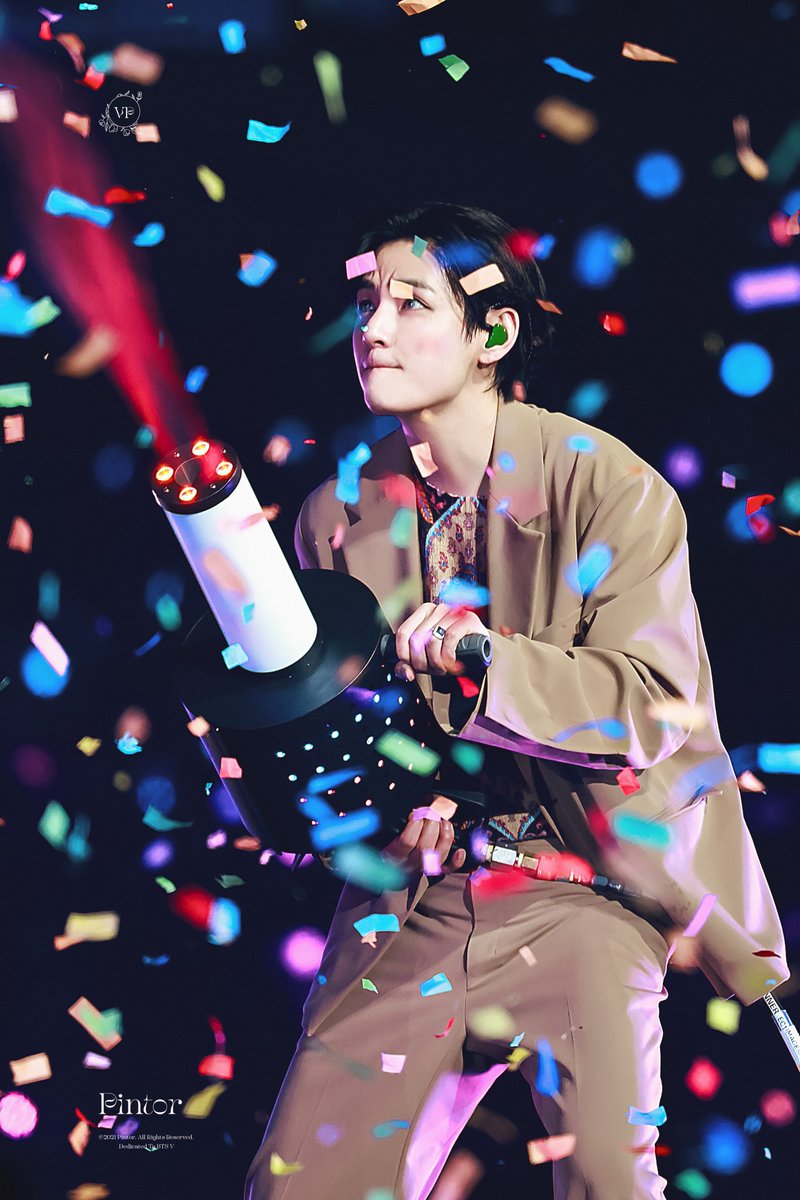 V_Pintor__'s tweet photo. 「HD」 211128 PTD ON STAGE LA 🧸🧸 #PTD_ON_STAGE_LA #태형 #BTSV #BTS     
@BTS_twt https://t.co/3HkHx9guMv