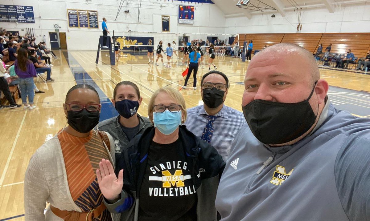 DrPamLuster's tweet photo. #Letsgo @sd_mesavball @sdmesacollege @ahandsintheair @CoachLindsay25 @DrRyanShumaker @LegaspiVp @sdmesaathletics https://t.co/mwZda8Zwkr