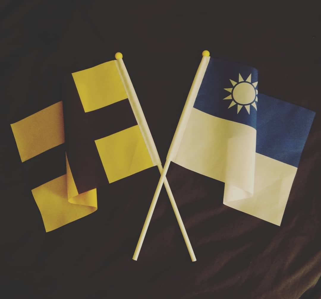 Chrisland_gov's tweet photo. 下個月9號，便是第一次克史會談的三週年紀念日，在國慶日的隔天，除了無限祝福與慶賀外，我們也為兩年前手搖旗的遺失表示難過。
-
@R_of_stone https://t.co/Vwkh1AFi98