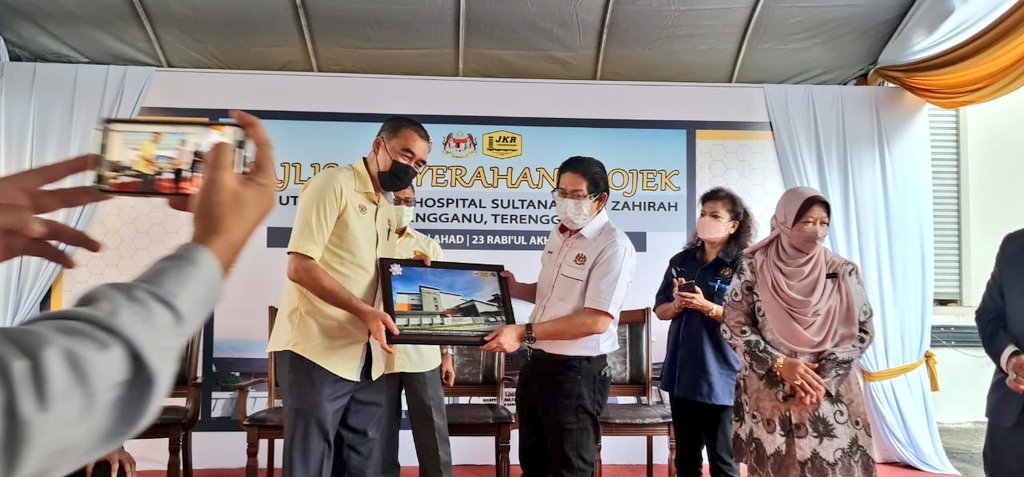 TeamProjekTrg's tweet photo. Sekitar Majlis penyerahan projek Stor Famasi HSNZ, K.Trg. salah satu projek dibawah seliaan Pasukan Projek Persekutuaan Terengganu. @TeamProjekTrg  @JKRTerengganu @yusufghani200 @baharuddinali4 @Azha_Mustapha @Ir_Erie @shied65 @shamqs2
#HSNZ #BerJasaKepadaRakyat #PPPT #JKR https://t.co/V3ASVOL9BJ