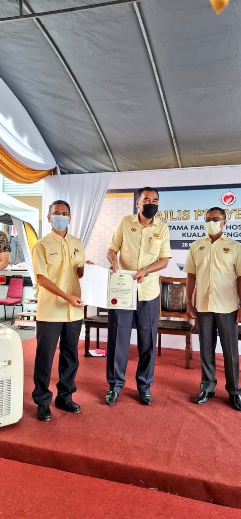 TeamProjekTrg's tweet photo. Sekitar Majlis penyerahan projek Stor Famasi HSNZ, K.Trg. salah satu projek dibawah seliaan Pasukan Projek Persekutuaan Terengganu. @TeamProjekTrg  @JKRTerengganu @yusufghani200 @baharuddinali4 @Azha_Mustapha @Ir_Erie @shied65 @shamqs2
#HSNZ #BerJasaKepadaRakyat #PPPT #JKR https://t.co/V3ASVOL9BJ