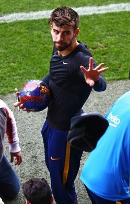 Gerard Piqué bulge.