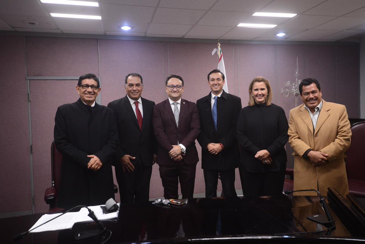 dipsmorenavera's tweet photo. Cumple SIOP con infraestructura competitiva que impulsa la productividad de Veracruz: Marco Antonio Martínez - https://t.co/SX16rwLtTI https://t.co/uBQFNVAHai