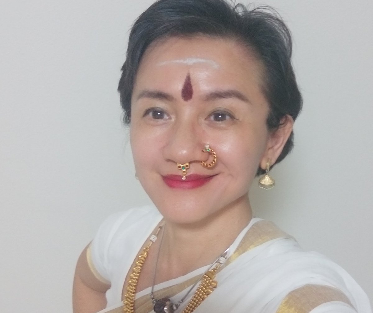 SYDurga's tweet photo. Just finished a session at Paramashivoham program on the topic 'Divine Feminine Consciousness'.
I decided to dress as Shakti for a change and sat like Devi during the delivery of the sacred knowledge. 😃
#DeviParashakti
#feminineconsciousness https://t.co/Zi9DSqIseM