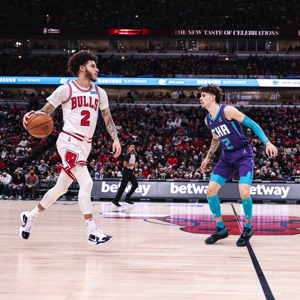BleacherReport's tweet photo. Family feud 🔥

(via @chicagobulls) https://t.co/pos9UBTa25