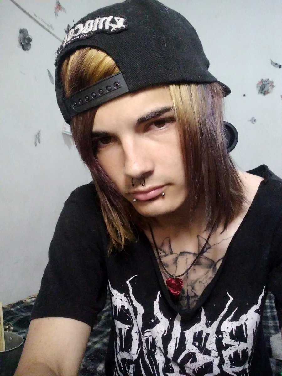 SebastinCore1's tweet image. #emo #emosnotdead #hardcore