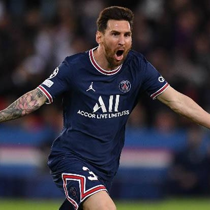PorosHalangID's tweet photo. RT for Lewandowski     Like for Messi https://t.co/NmxdeyoNHf