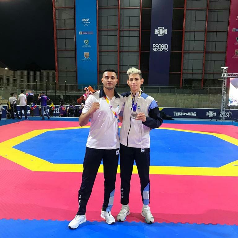 jorgealvareztkd's tweet photo. Ahora como entrenador Nacional. Seguimos cosechando medallas para el país💪💪💪 #CaliValle2021 

@enardinfo @DeportesAR @DeportesCba https://t.co/Mfm7TtJUDK