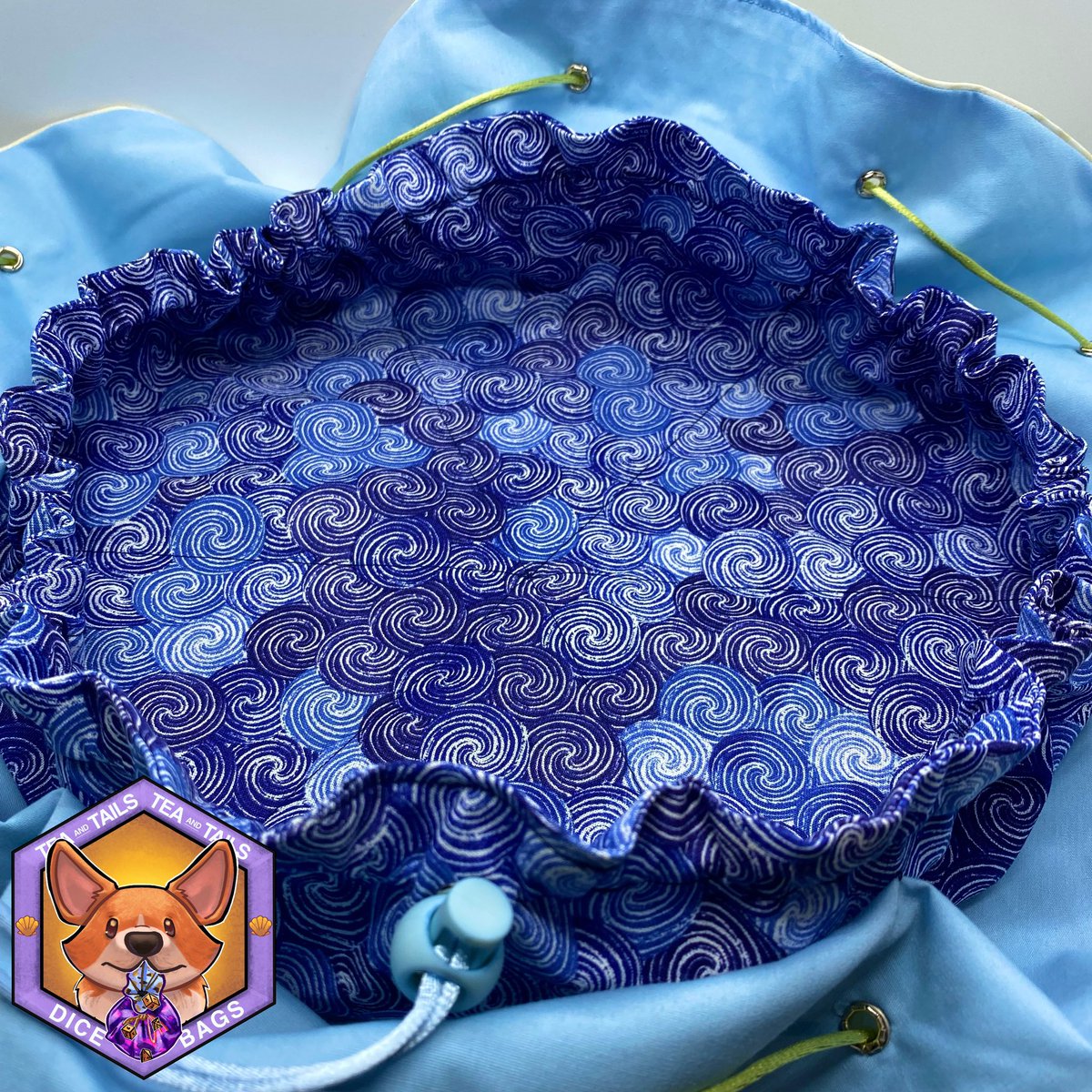 TeaAndTails's tweet photo. New design! 
Turn your divider into a built in dice tray! With an added cinch built in you can easily store your dice AND roll them! This option is now available in large dice bag commissions for now with more plans for the future!!
https://t.co/lQhawTNwUi https://t.co/K3hGzR8FmN