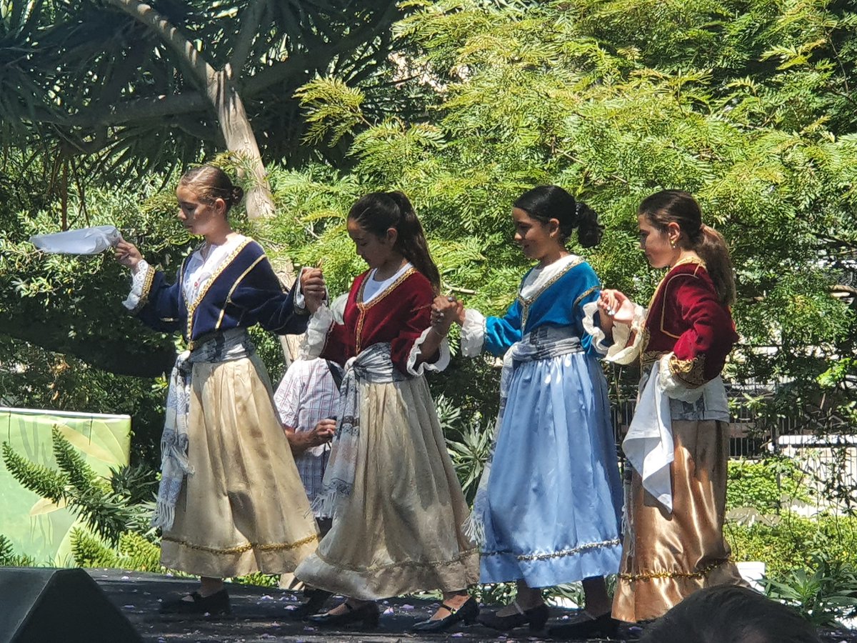 GreeceinPerth's tweet photo. 🇬🇷 Greek food &amp; dance were celebrated on Sunday at the World of Food Festival in the @GovHouseWA gardens 🥗 
Greece was also there as part of the 🇪🇺European family, in a dedicated EU stall. 
See you again next year!

@GreeceMFA @MVarvitsiotis  @katsaniotis @johnchrysoul @EUinAus https://t.co/h5uU7ECECf