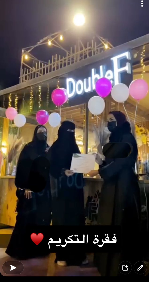 تم تكريم المصممات ورائدات الأعمال الصاعدات من قبل نائب رئيس الغرفه التجاريه بالخرج الاستاذه /آيات أبو سليمان والأستاذه /عايشه النخيلان.
#آيات #أبو #سليمان 
#عايشه #النخيلان 
#غاليه #الحربي