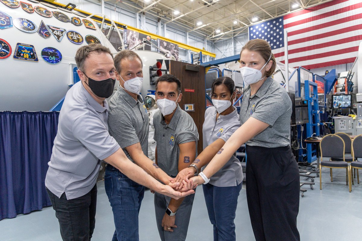 Astro_Stephanie's tweet image. Tune in to @NASA TV for the Exp66 EVA on Nov. 30 starting at 5:30am ET. Excited to see their spacewalk and robotic arm flying to replace a communications antenna, to have seen Crew-3 launch and arrive to ISS, and to have been their backup in training!