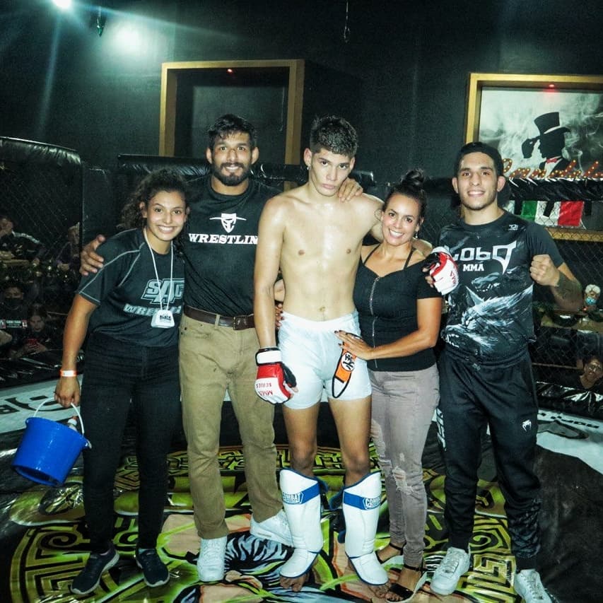 carlossj3_'s tweet photo. Little bros amateur mma debut!
It's a long journey but it'll be worth it! 🔥❤ #SilvaTrained #mma https://t.co/LaJ5R2shWg