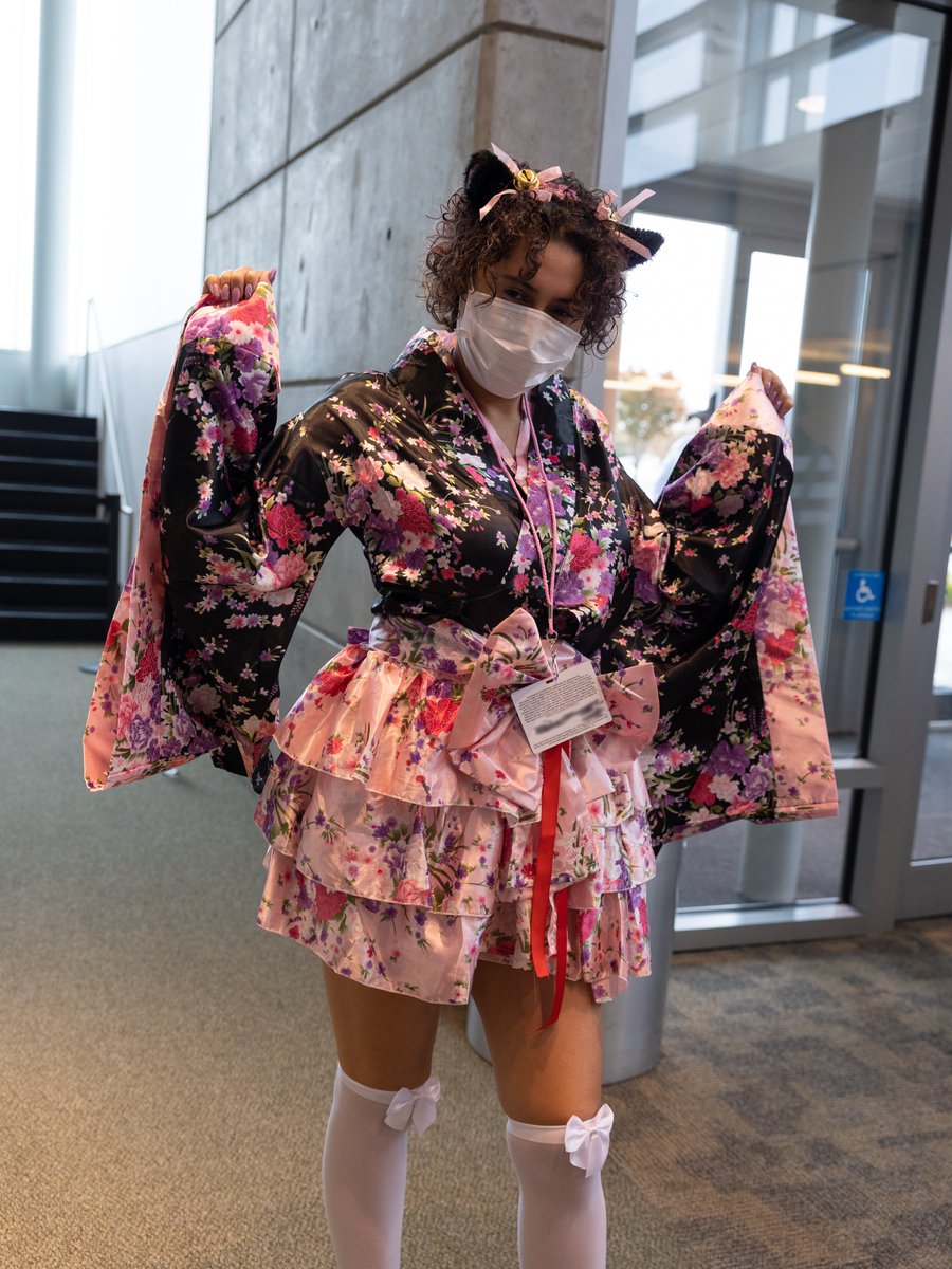 Mutton_Meat's tweet photo. One of the photos I took at Nekocon! Such a beautiful outfit 🥲 #nekocon #nekocon2021 https://t.co/7n5ARfAvf5